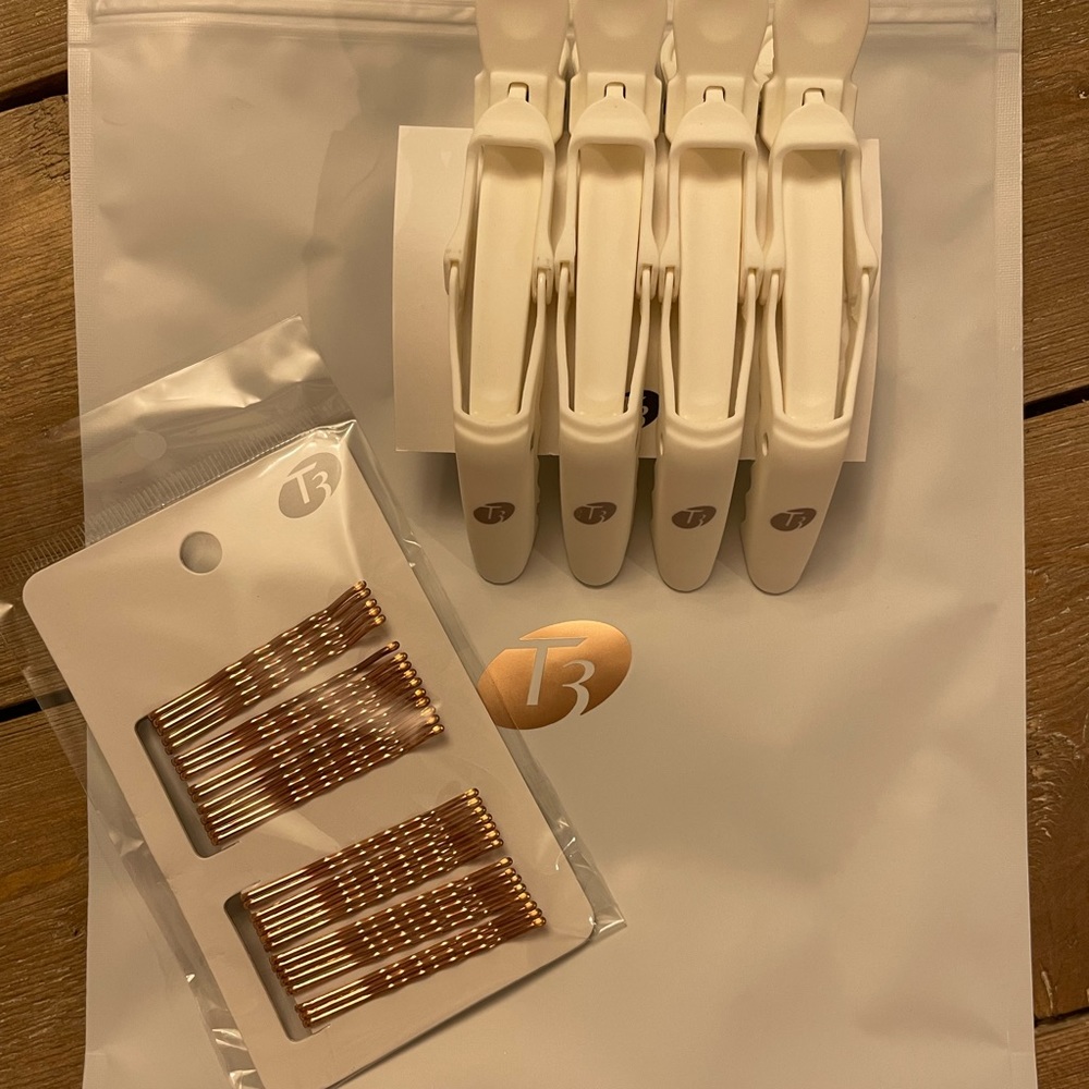 NWT T3 Clip Kit; 4 sectioning clips + 30 bobby pins